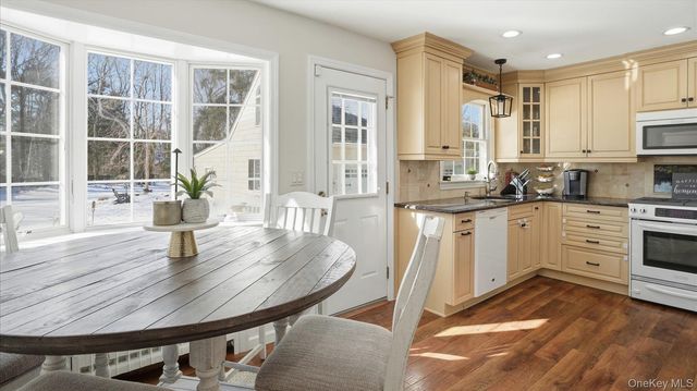 94 Fairview Avenue, Bayport, NY 11705