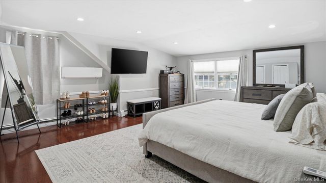 94 Fairview Avenue, Bayport, NY 11705