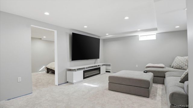 94 Fairview Avenue, Bayport, NY 11705