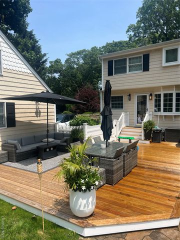 94 Fairview Avenue, Bayport, NY 11705