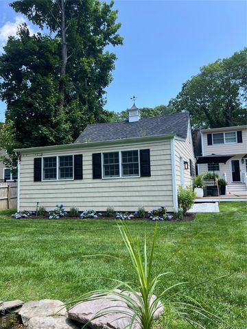 94 Fairview Avenue, Bayport, NY 11705