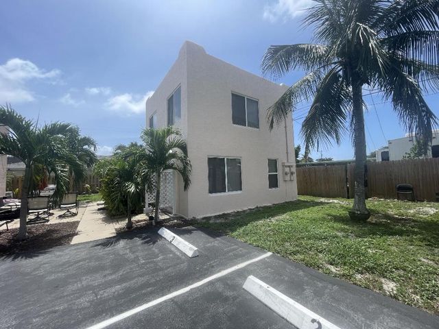 505 24th Avenue N, Lake Worth, FL 33460