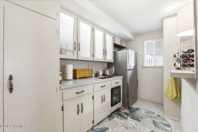 212 S 46th Ave, Yakima, WA 98908