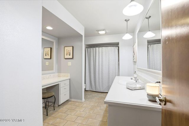 212 S 46th Ave, Yakima, WA 98908