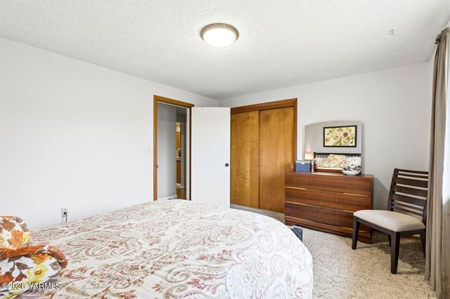 212 S 46th Ave, Yakima, WA 98908