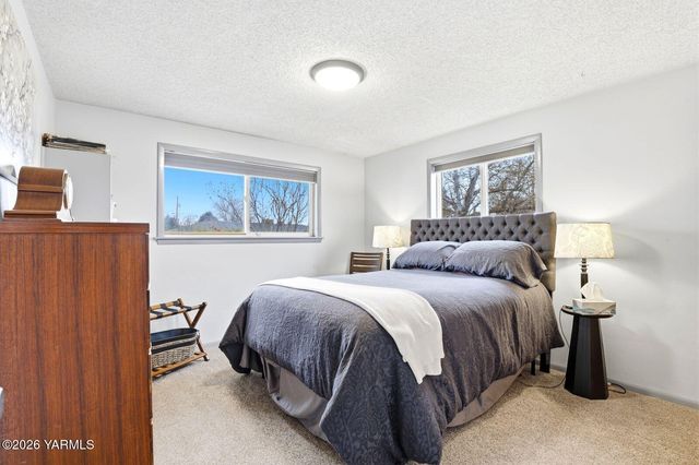 212 S 46th Ave, Yakima, WA 98908