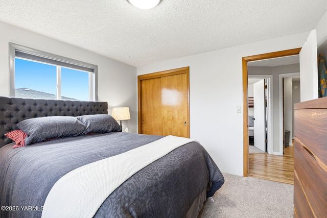 212 S 46th Ave, Yakima, WA 98908