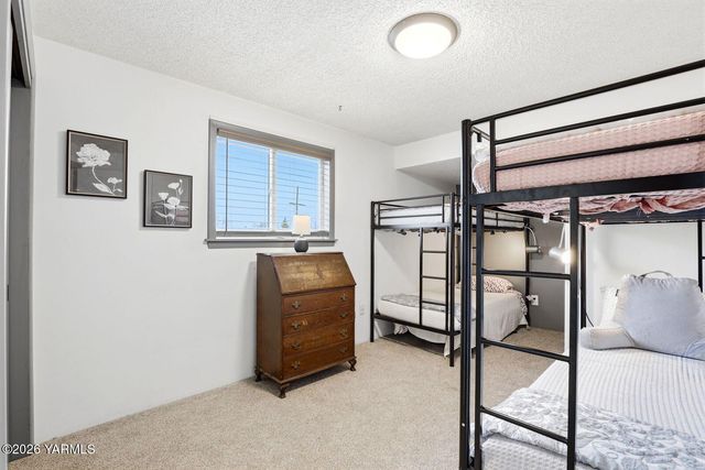 212 S 46th Ave, Yakima, WA 98908