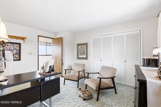 212 S 46th Ave, Yakima, WA 98908