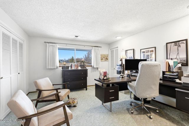 212 S 46th Ave, Yakima, WA 98908