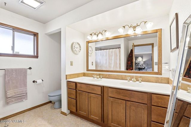 212 S 46th Ave, Yakima, WA 98908