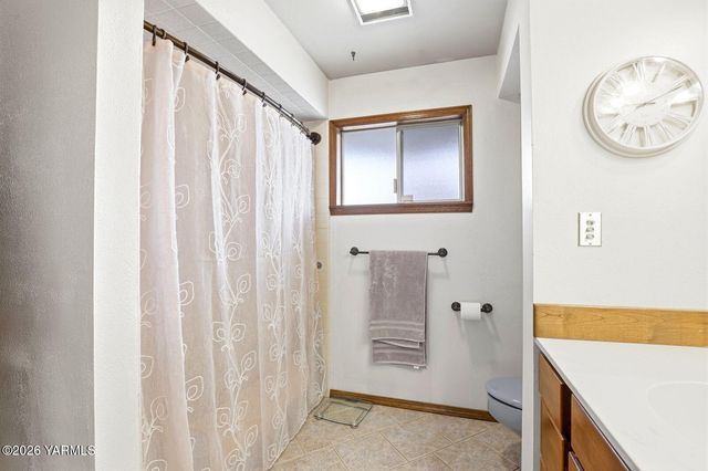 212 S 46th Ave, Yakima, WA 98908