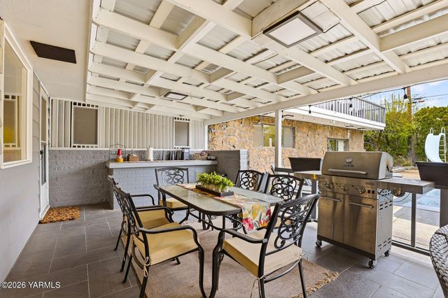 212 S 46th Ave, Yakima, WA 98908