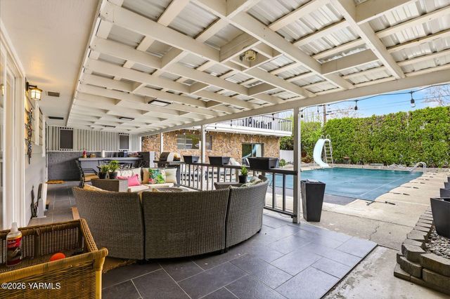 212 S 46th Ave, Yakima, WA 98908