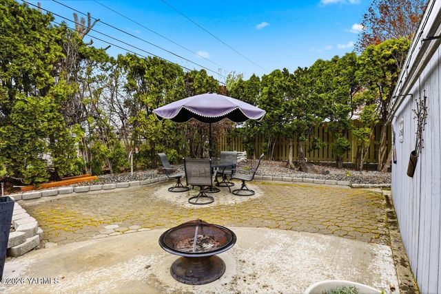 212 S 46th Ave, Yakima, WA 98908