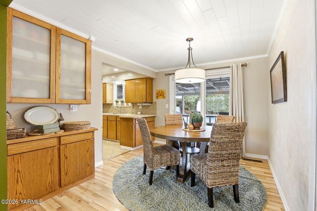 212 S 46th Ave, Yakima, WA 98908