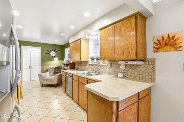 212 S 46th Ave, Yakima, WA 98908