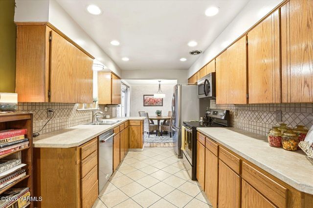 212 S 46th Ave, Yakima, WA 98908