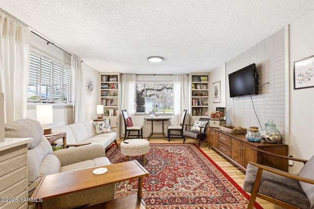 212 S 46th Ave, Yakima, WA 98908