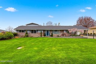 212 S 46th Ave, Yakima, WA 98908