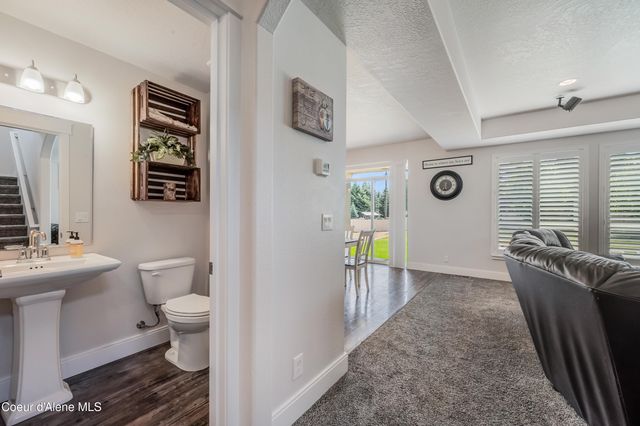 11322 N EMERALD DR, Hayden, ID 83835