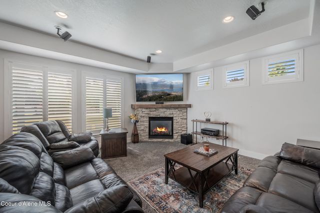 11322 N EMERALD DR, Hayden, ID 83835