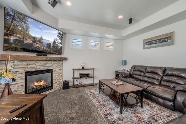 11322 N EMERALD DR, Hayden, ID 83835