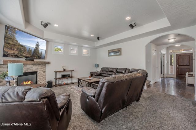11322 N EMERALD DR, Hayden, ID 83835