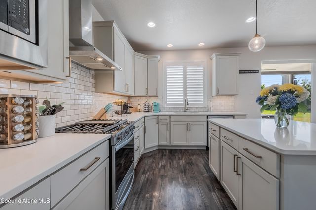 11322 N EMERALD DR, Hayden, ID 83835