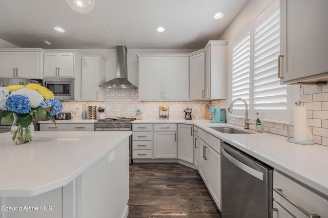 11322 N EMERALD DR, Hayden, ID 83835