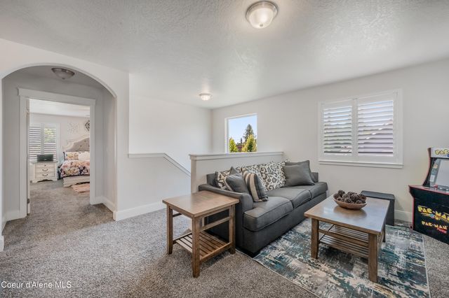 11322 N EMERALD DR, Hayden, ID 83835