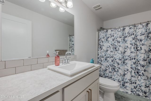 11322 N EMERALD DR, Hayden, ID 83835