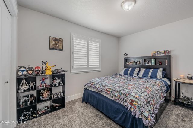 11322 N EMERALD DR, Hayden, ID 83835