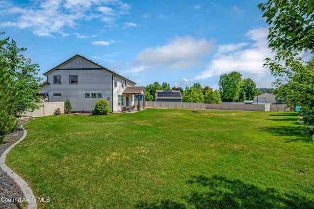 11322 N EMERALD DR, Hayden, ID 83835