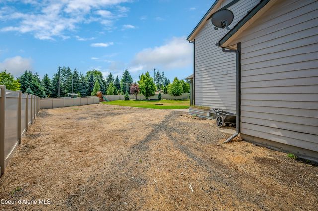 11322 N EMERALD DR, Hayden, ID 83835