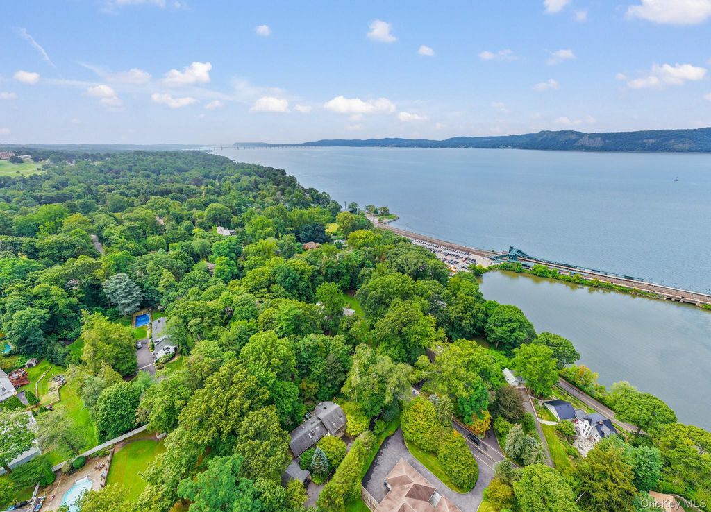 155 Revolutionary Road, Briarcliff Manor, NY 10510