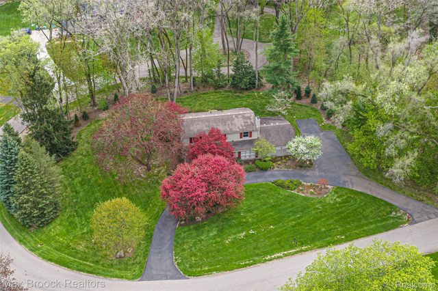 25933 Hersheyvale Drive, Franklin Village, MI 48025