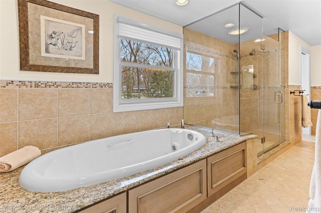 25933 Hersheyvale Drive, Franklin Village, MI 48025