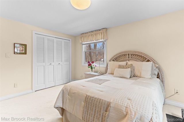 25933 Hersheyvale Drive, Franklin Village, MI 48025
