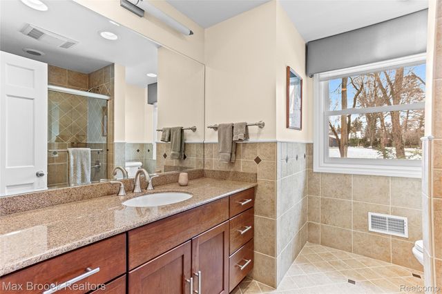 25933 Hersheyvale Drive, Franklin Village, MI 48025
