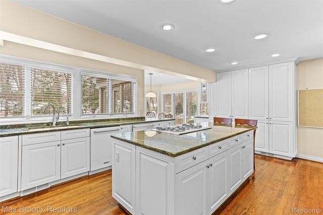 25933 Hersheyvale Drive, Franklin Village, MI 48025