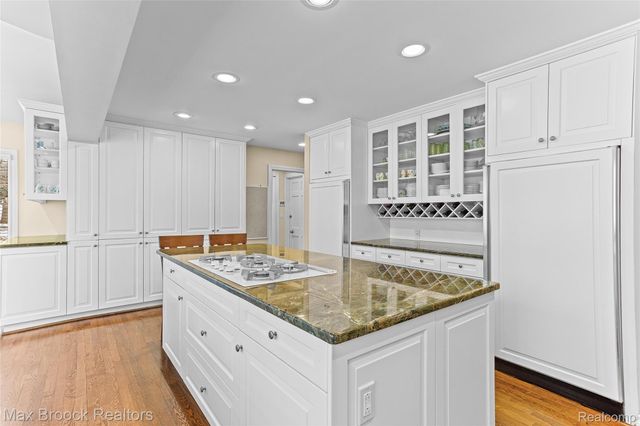 25933 Hersheyvale Drive, Franklin Village, MI 48025