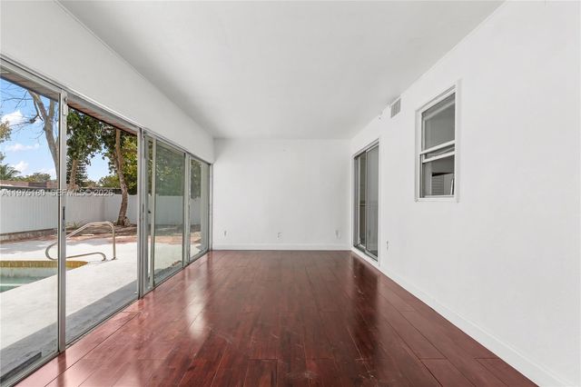 7906 NW 74th Avenue, Tamarac, FL 33321