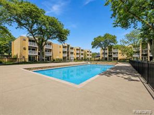 4905 Crooks A2 Road, Royal Oak, MI 48073