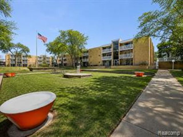 4905 Crooks A2 Road, Royal Oak, MI 48073
