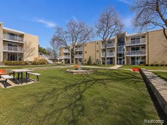4905 Crooks A2 Road, Royal Oak, MI 48073