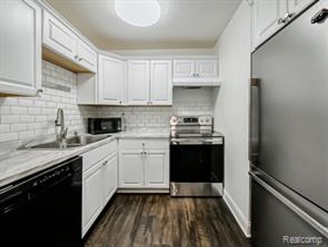 4905 Crooks A2 Road, Royal Oak, MI 48073