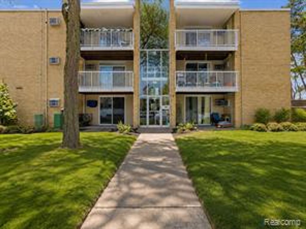 4905 Crooks A2 Road, Royal Oak, MI 48073