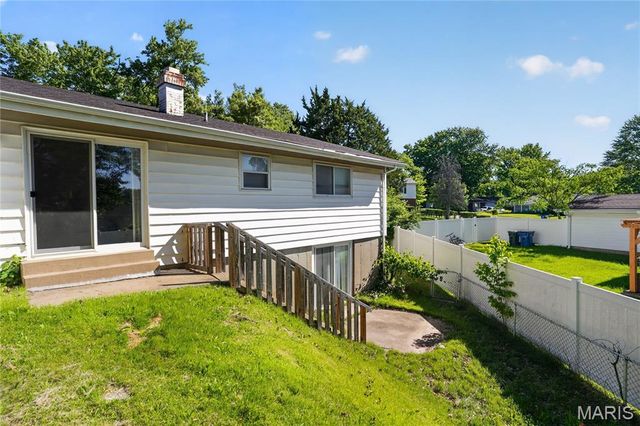 11874 Beckett Fall Road, St Louis, MO 63033