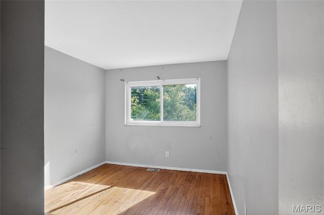 11874 Beckett Fall Road, St Louis, MO 63033